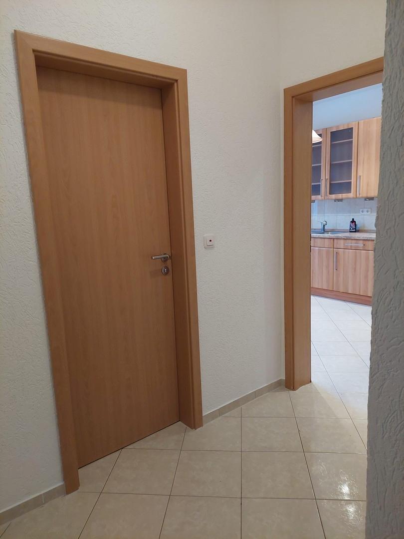 Blick Zwischenflur auf Küche