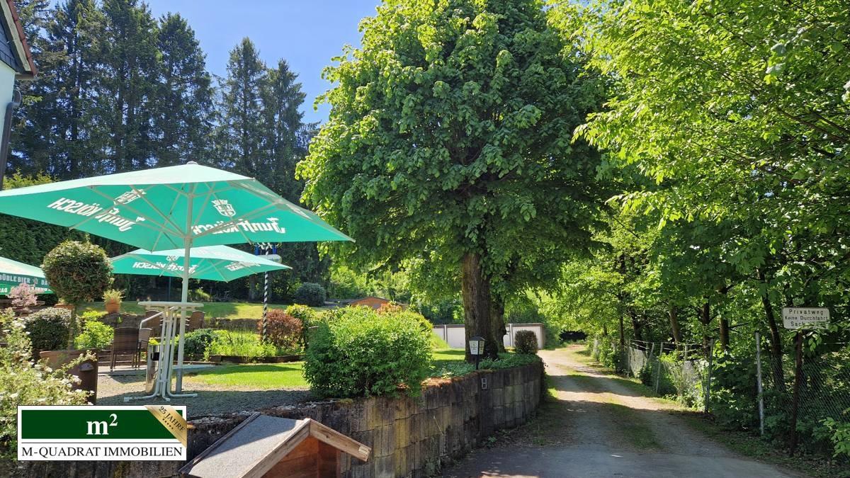 Zufahrt zu den Garagen