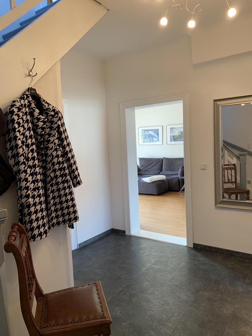 Flur-Blick in Wohn-Essbereich