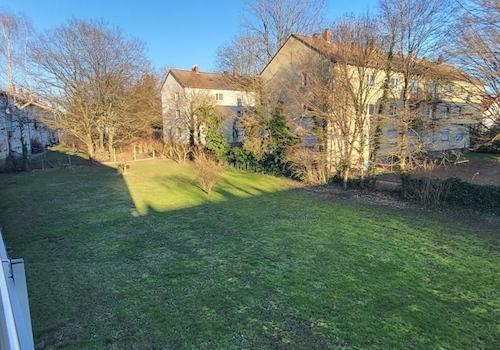 5184 - Blick vom Balkon auf das Grundstück