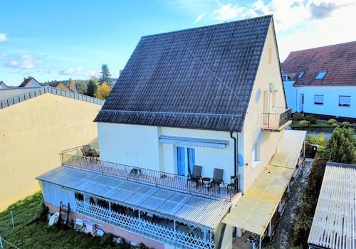 5263 - ZFH mit EinliegerwohnungAnsicht mit Terrasse