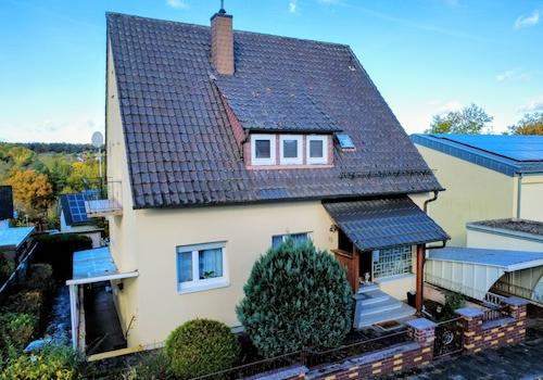 5263 - Ansicht mit Balkon und Dachgaube (DG)