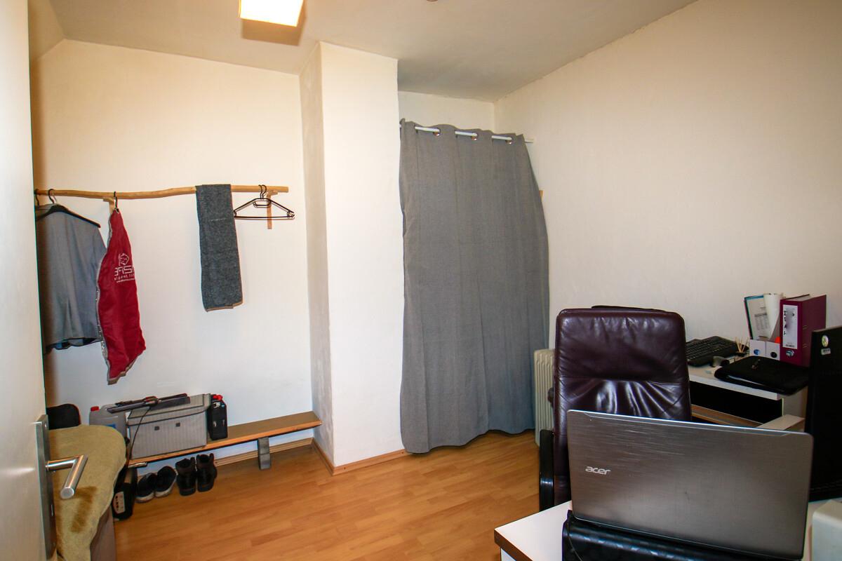 Schlafzimmer 4.OG links