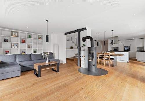 Blick Wohn Essbereich + Treppe