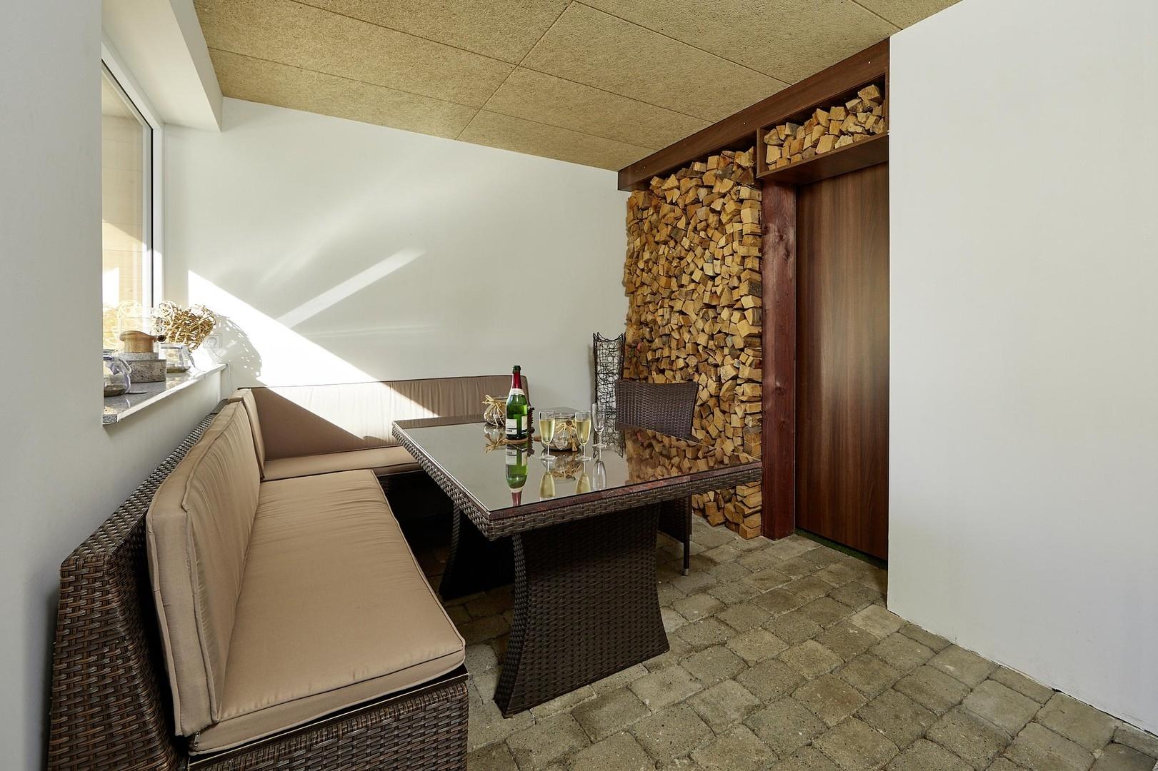 Partyraum im Poolbereich