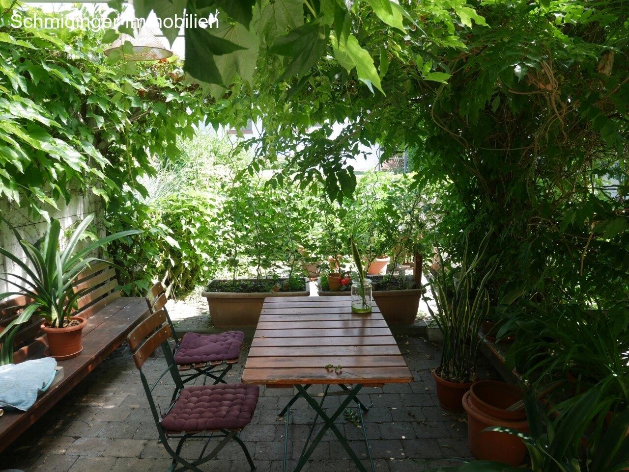 Freisitz hinter dem Haus