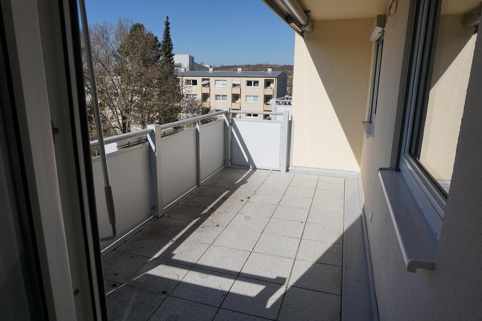 Sonniger West-Balkon