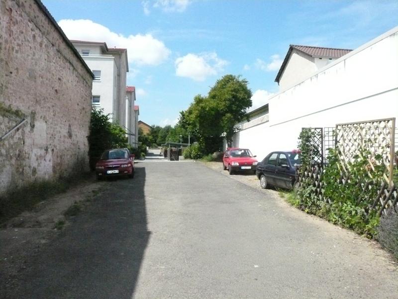 Zufahrt zur 2.Reihe MFHs