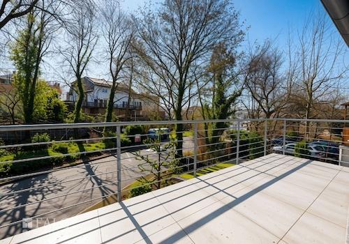 Balkon - (KI generiert)