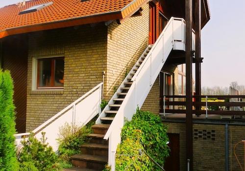 seitliche Eingänge DG und Sout