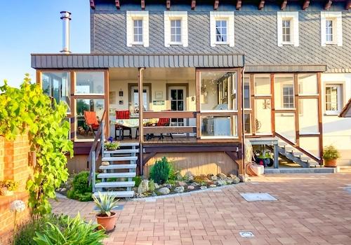 Wintergarten und Hauseingang