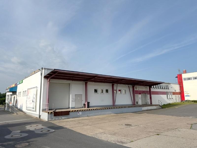 Verbindungsbau mit Rampe auf Nord