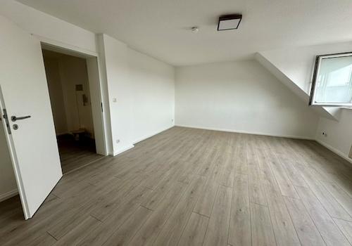 Beispiel Wohnung DG renoviert Wohn- Schlafraum 2