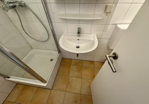  Beispiel Wohnung DG renoviert Bad 3