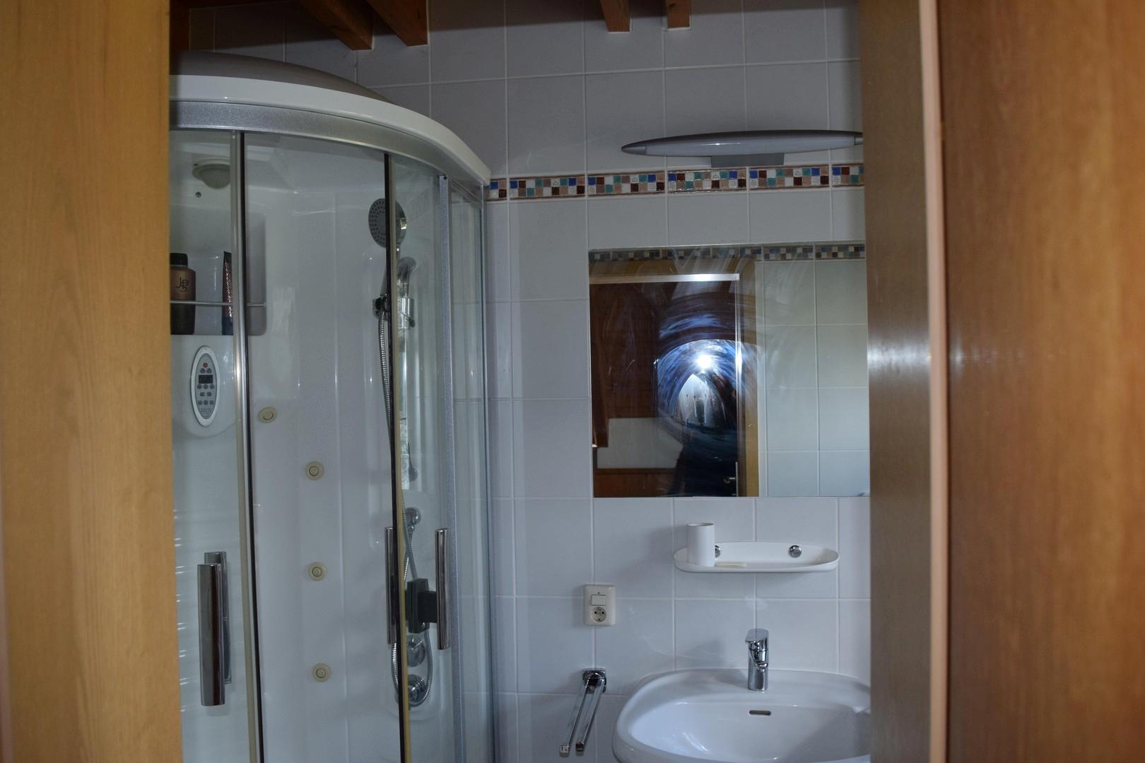 WHG 2 - 1. OG: Dusche/WC