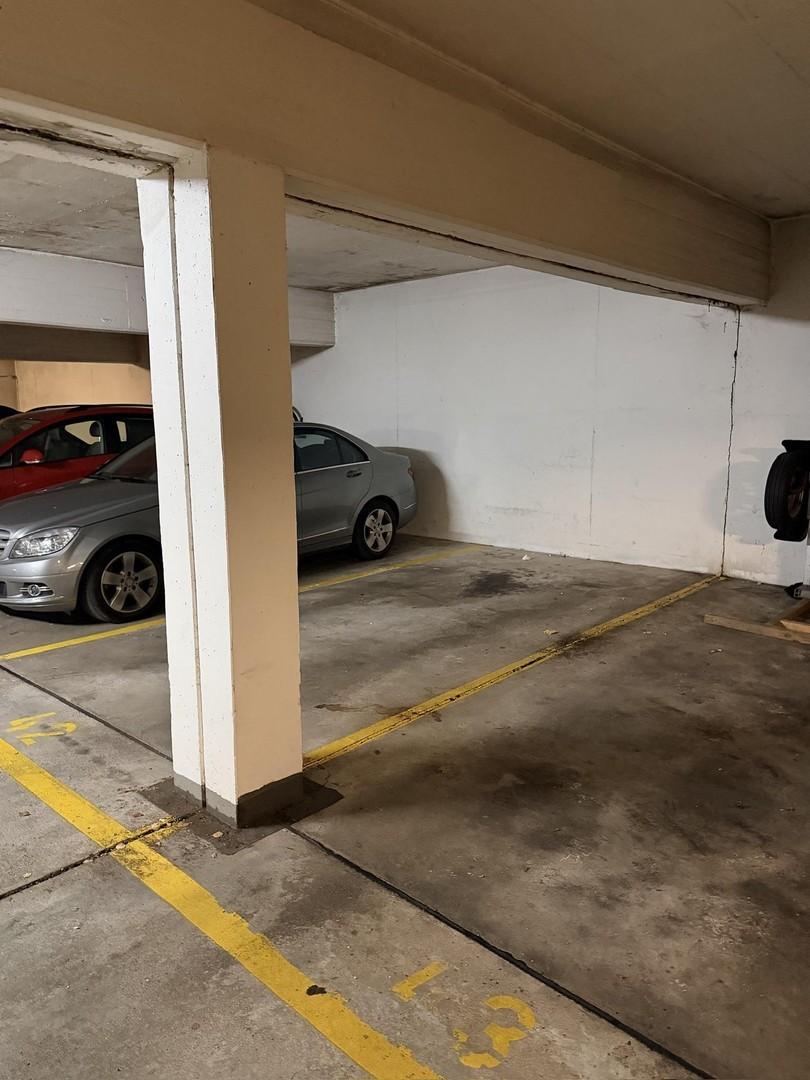 Parkplatz-Tiefgarage