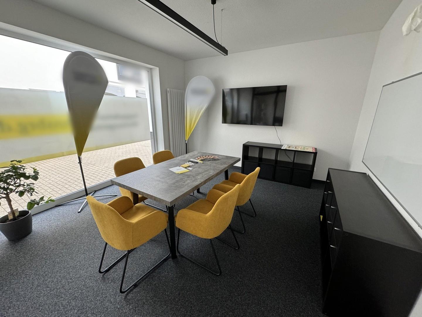 Meetingraum mit Fensterfront