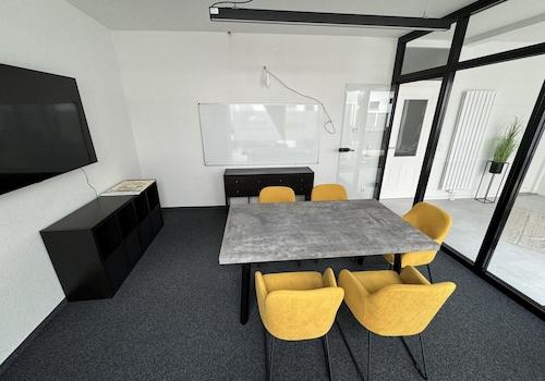 Meetingraum mit Glasabtrennung