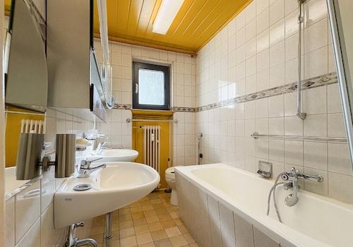 Badezimmer (1.OG)