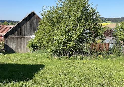 Scheune von hinten und Gartenbereich