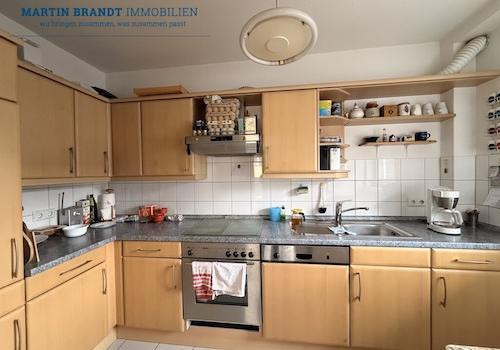 Küche mit Einbauküche