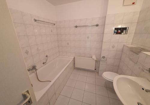 Vollbad mit Dusche, Wanne, WC