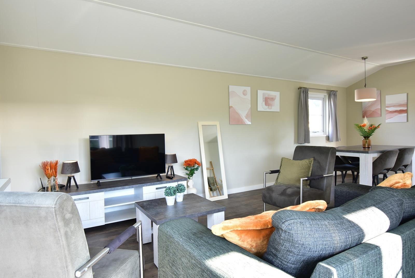 Ferienhaus EuroParcs De Rijp Wohnzimmer Offene Aufteilung001