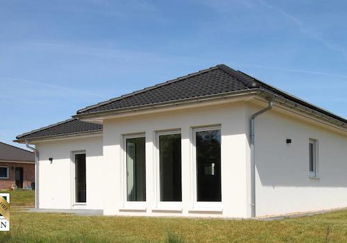 Bungalow straßenseitig