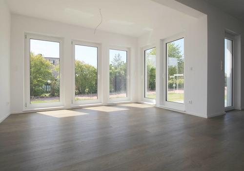 Repräsentativer Essbereich und beeindruckende Fensterfronten