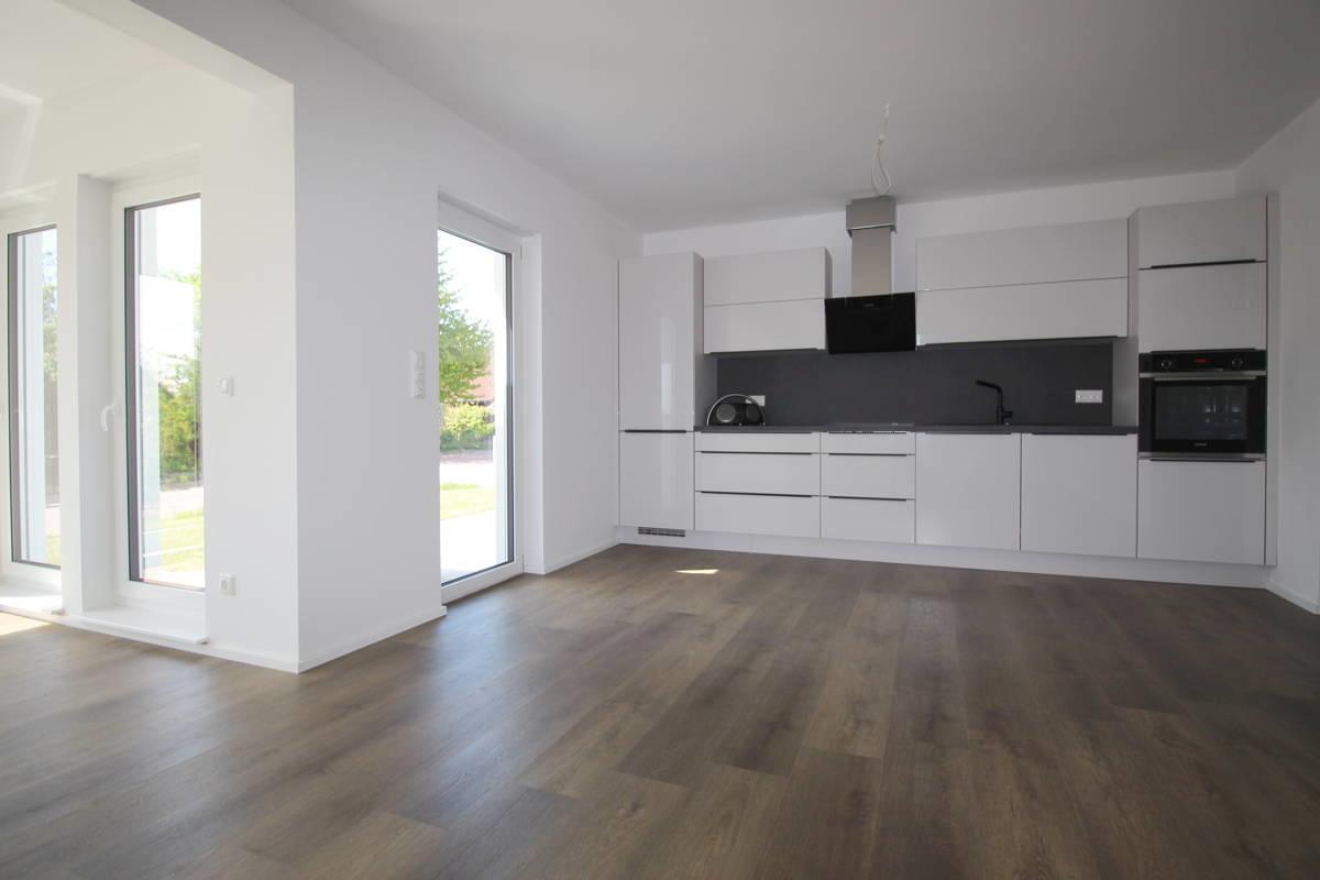 Markenküche mit Terrassenzugang