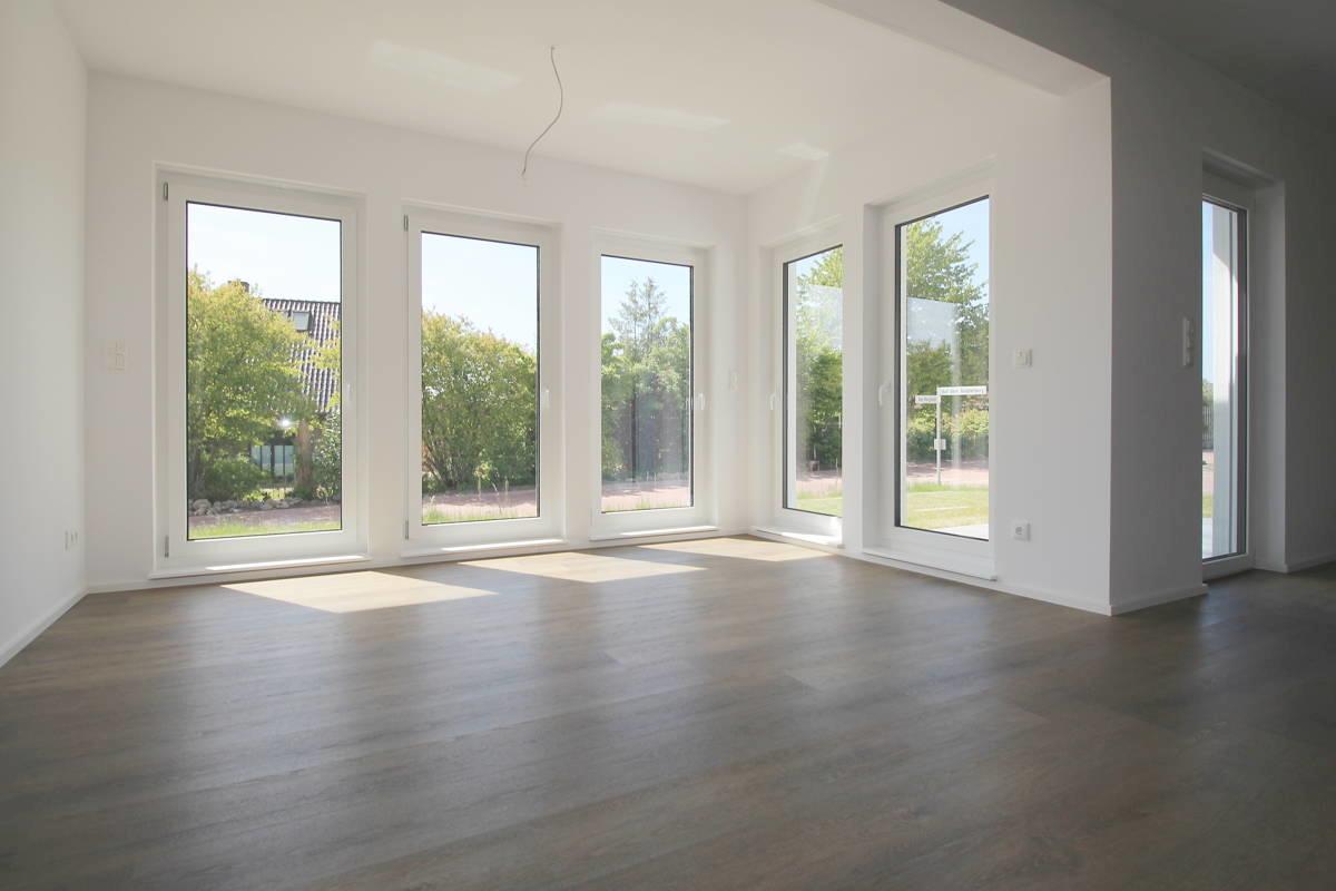 Repräsentativer Essbereich und beeindruckende Fensterfronten