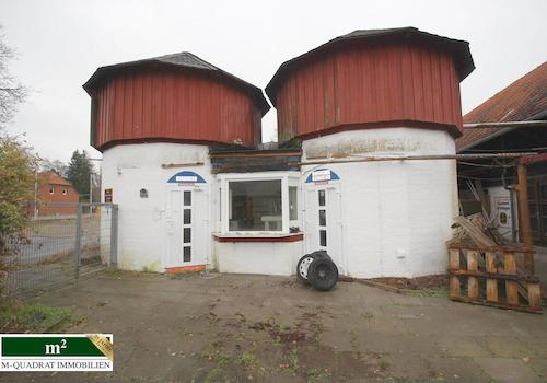 Eingangsbereich mit Imbiss und Verkaufsbereich