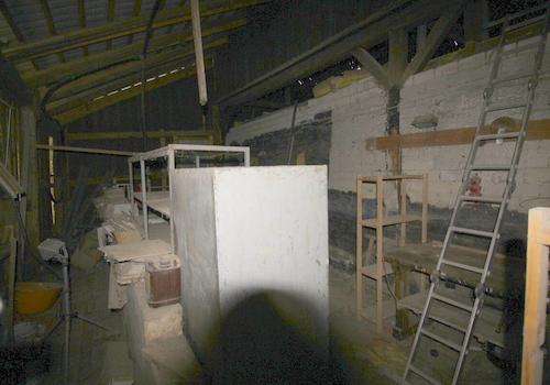 Großzügiger Lagerbereich Gebäudeteil rechts