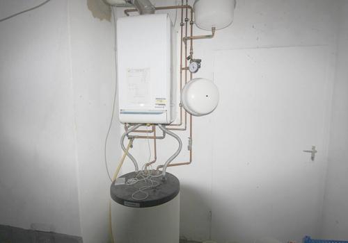 Neuewertige Gaszentralheizung von De Dietrich, BJ 2020