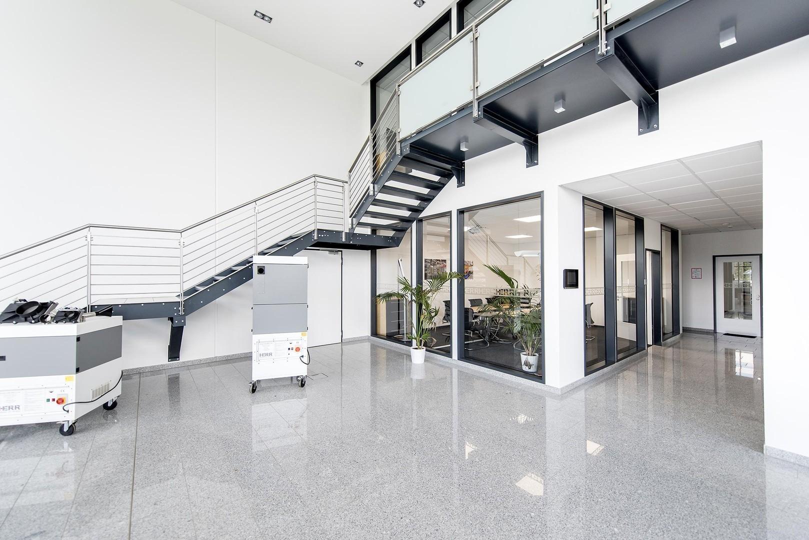 Foyer und Besprechungszimmer