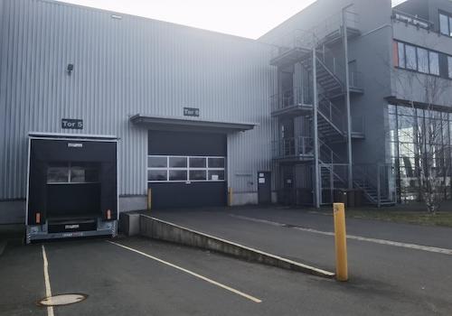 Tor und Verladerampe