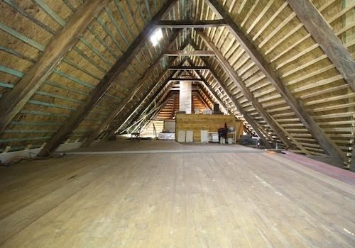 großzügiger Dachboden