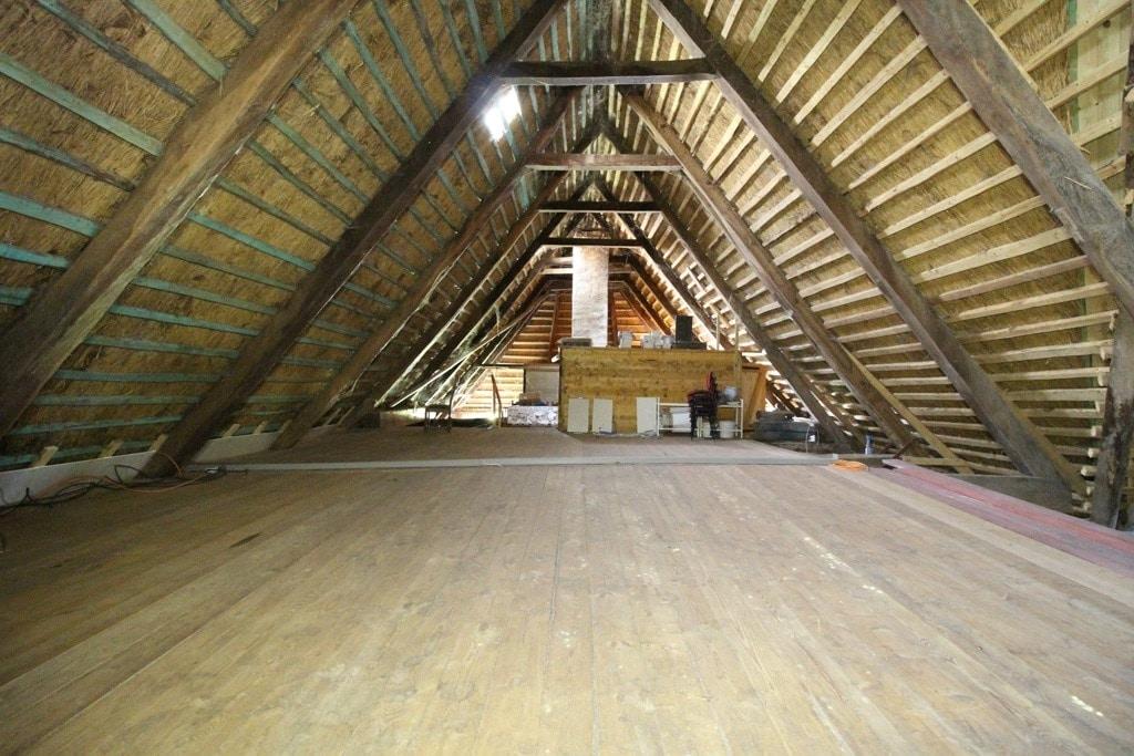 großzügiger Dachboden