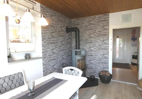 Blick vom Esszimmer zum  Flur