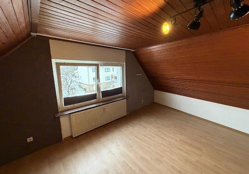 Zimmer Maisonette links