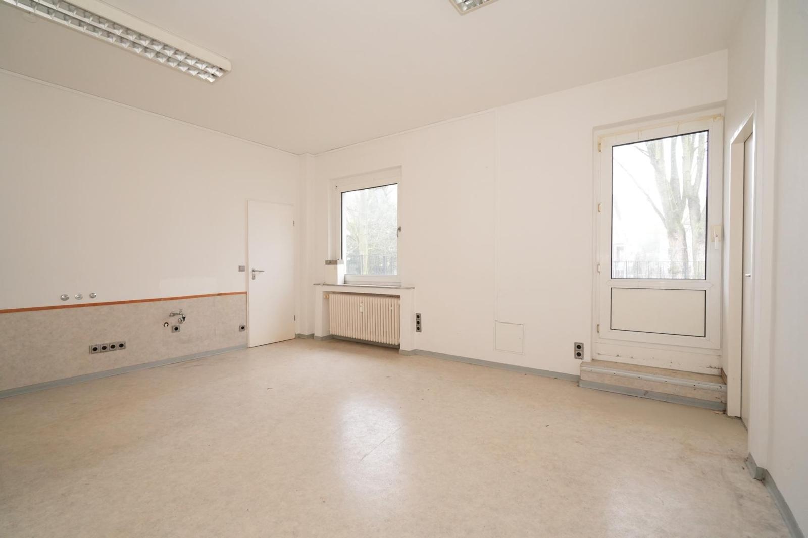 Büro mit Ausgang zur Terrasse