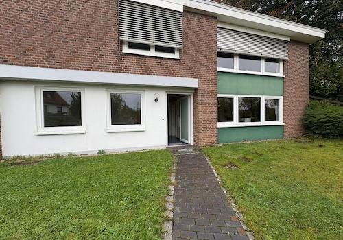 Seiteneingang untere Etage