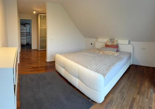 Schlafzimmer mit Ankleide