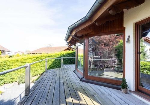 Terrasse vor dem Wohnzimmer 