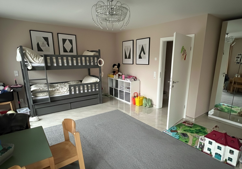 Großes Kinderzimmer