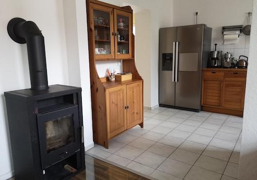 Blick vom Wohnzimmer in Küche 