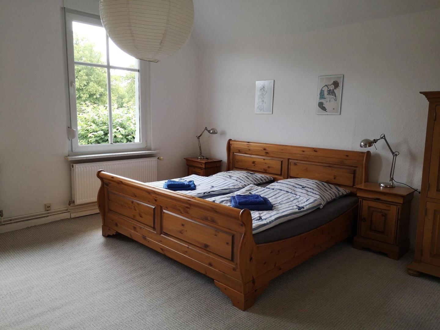 großes Schlafzimmer oben_a