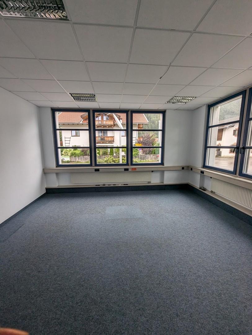 Raum1 sep. Büro - ca. 20 qm