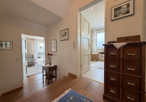 Blick Richtung Schlafzimmer & Tageslichtbad