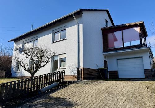 Rückansicht mit Garage